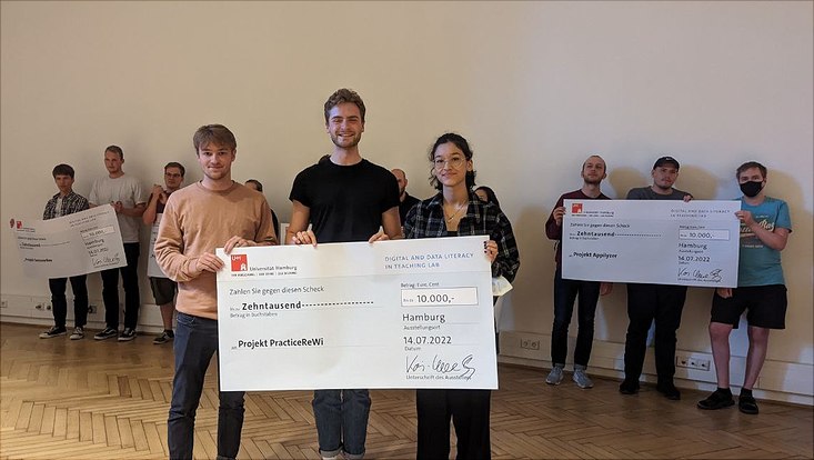 10-rewi-scheck Studiegruppe präsentiert Scheck
