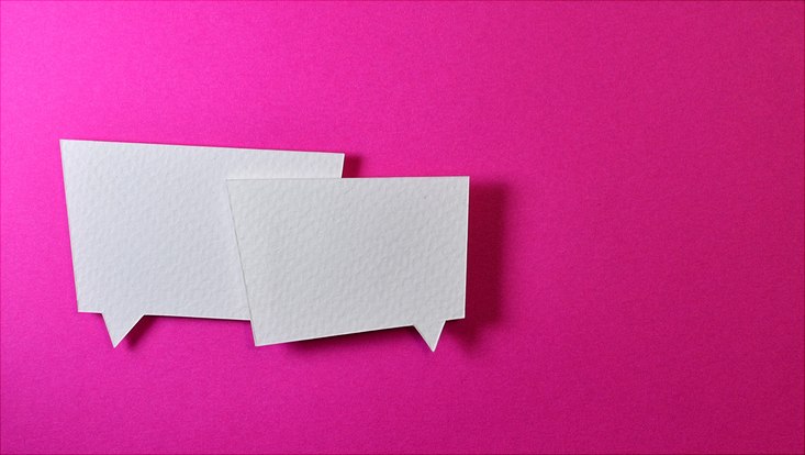 Zwei überlappende Sprechblasen