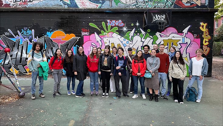 Stadtrundgang Teilnehmende eines HRA Stadtrundgangs