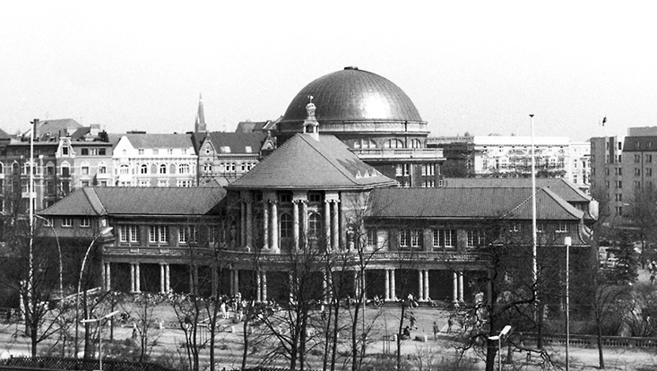 historie-733x414 Archivfoto des Hauptgebäudes