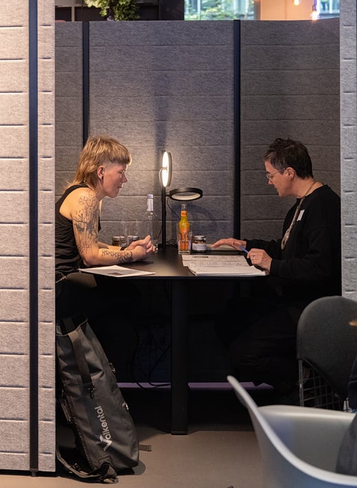 Advising offers A woman is being advised