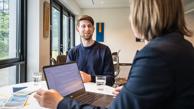 Beratung Eine Person wird beraten