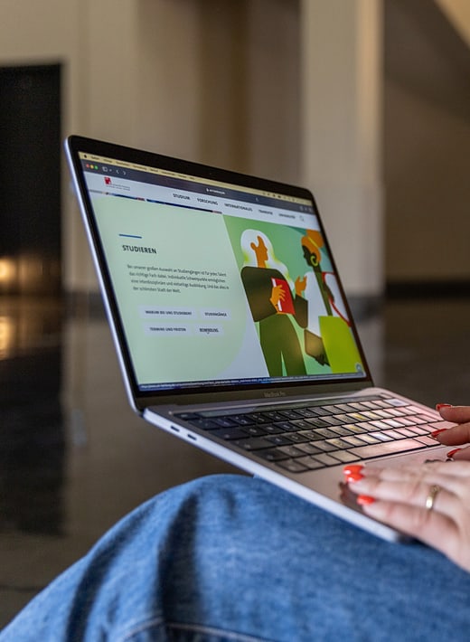 Person mit Laptop