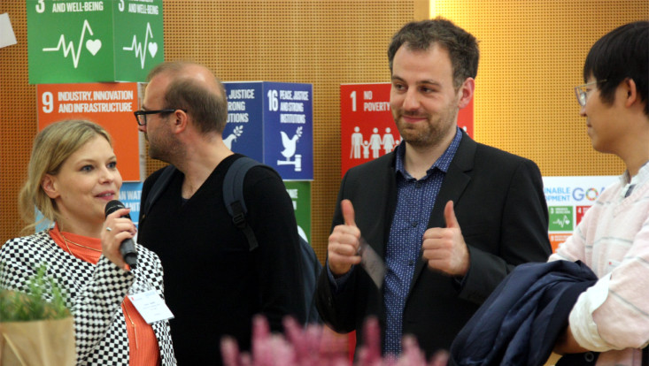 People gathering in the market for ideas for the wrap up