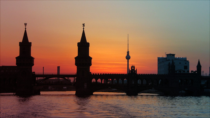 Brücke in Berlin bei Sonnenuntergang