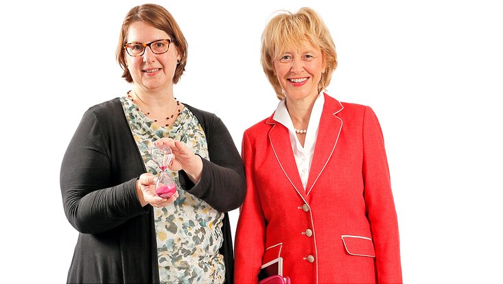 Prof. Dr. Kerstin Mayrberger (l.), Beauftragte der UHH für die Digitalisierung von Lehren u. Lernen und Prof. Dr. Ingrid Schirmer, Professorin im Fachbereich Informatik