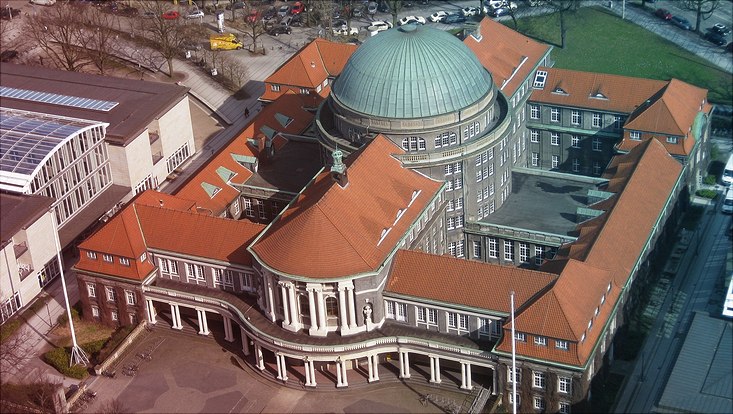 Luftaufnahme des Hauptgebäudes der Universität Hamburg