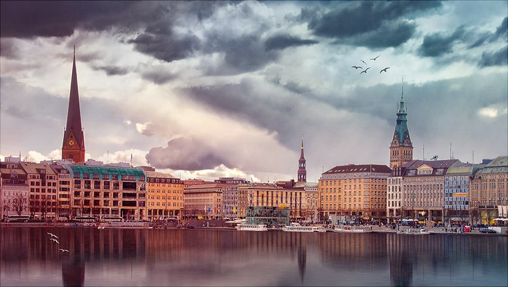 Hamburger Skyline vor der Alster