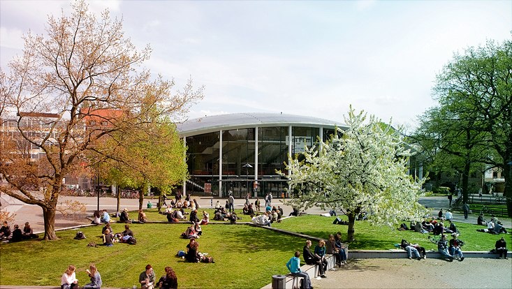 Studierende auf dem Campus VMP