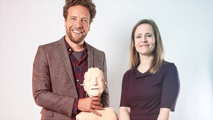 Der Reanimationsbeauftragte des UKE, Dr. Malte Issleib und Sozialpsychologin Prof. Dr. Juliane Degner