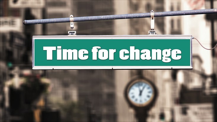 Schild mit Schriftzug "Time for Change"