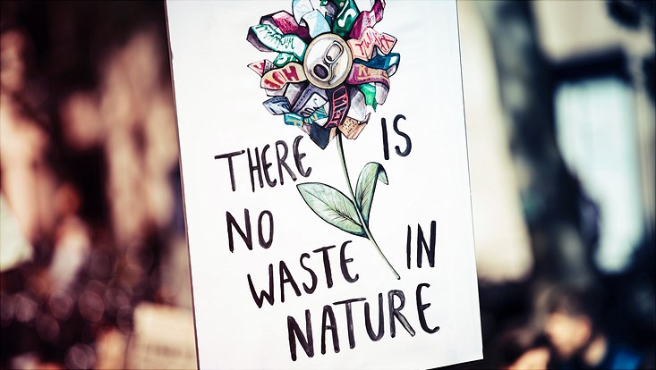 gezeichnetes Plakat u.a. mit Getränkedose und Aufschrift "There is no waste in nature"