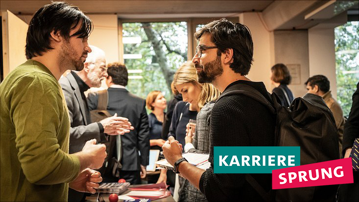 Angeregte Diskussion unter Teilnehmenden des Karrieretags.