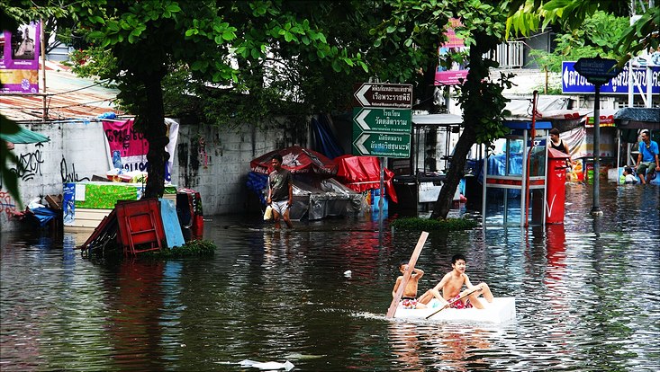 flood-989084-1920-733x414