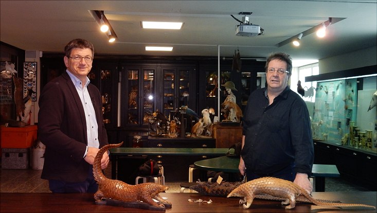 Matthias Glaubrecht (l.) und Daniel Bein (r.) im Gespräch über Schuppentiere, Zoonosen und den Wildtierhandel.